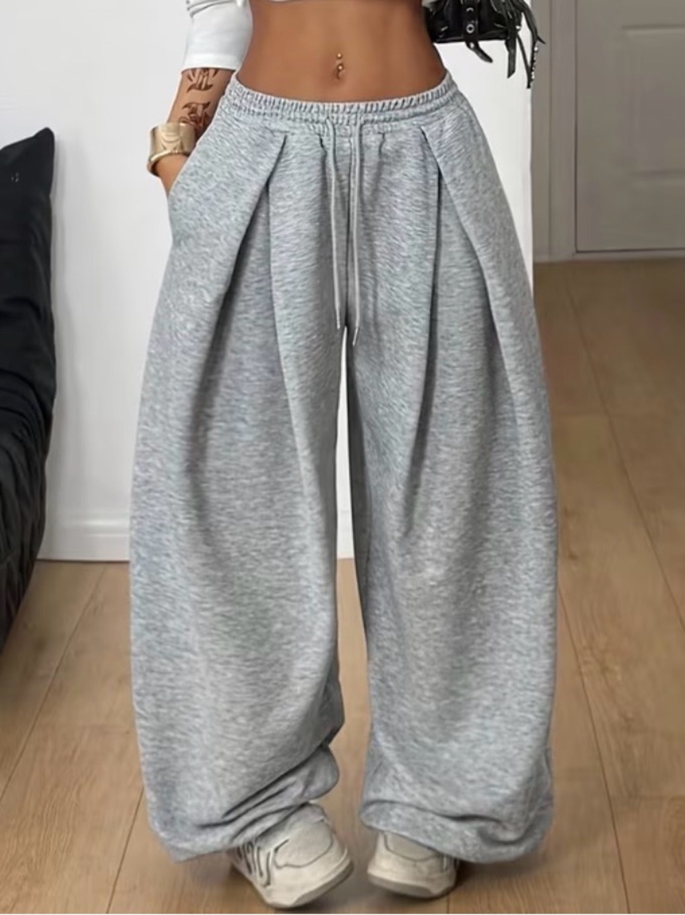 Pleated Wide-Leg Sweatpants in Heather Gray